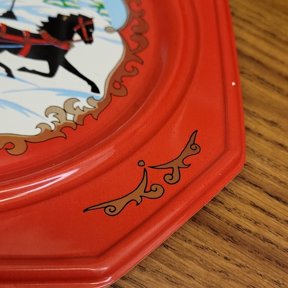 VINTAGE CHRISTMAS PLASTIC SERVING TRAY ~ 9” X 9” Winter Wonderland - Picture 4 of 8